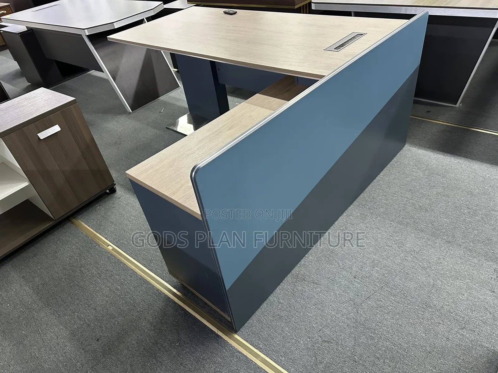 Office Table (9d31)