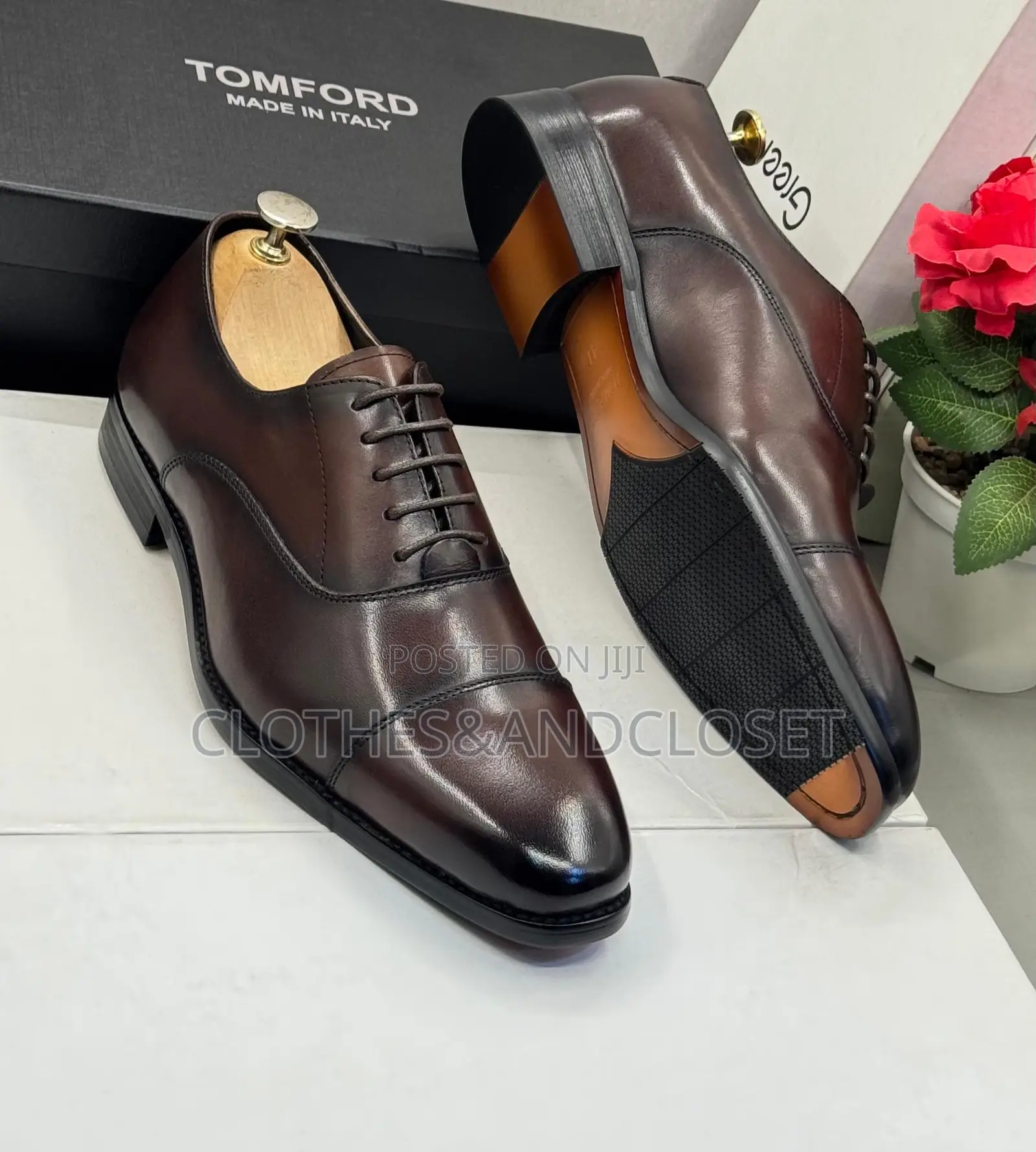 Brown Cap-Toe Oxford Shoes Feature a Polished Leather