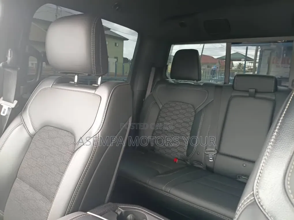 RAM 1500 2022 Red