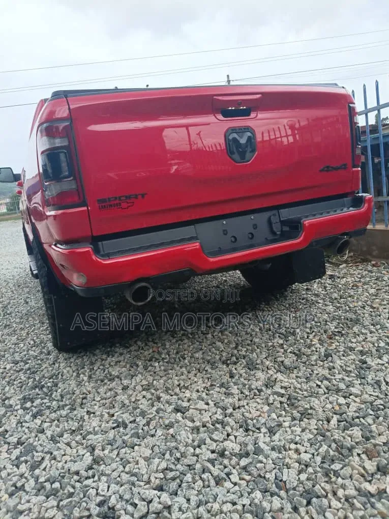 RAM 1500 2022 Red