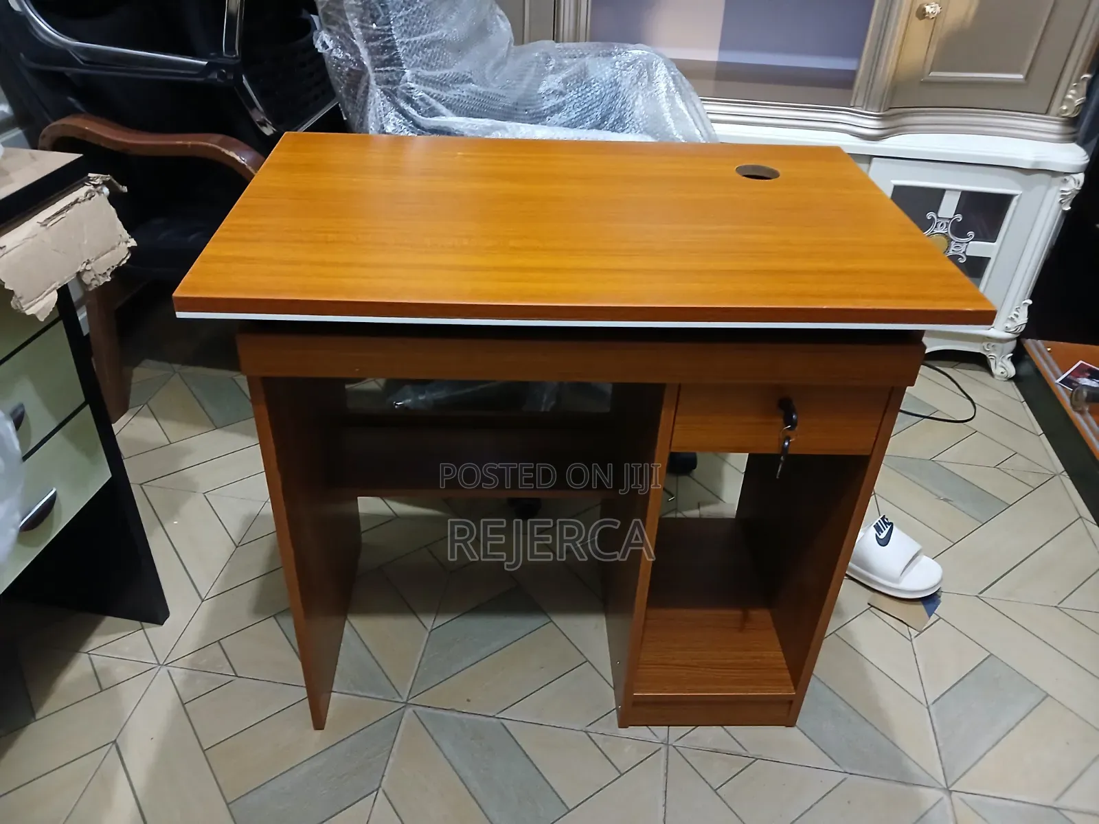 Affordable Office Desk With Drawer