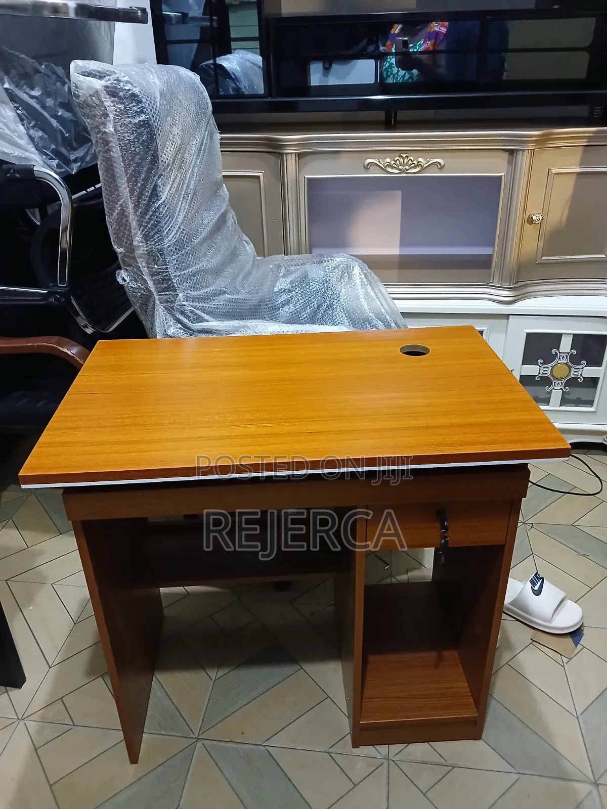 Affordable Office Desk With Drawer