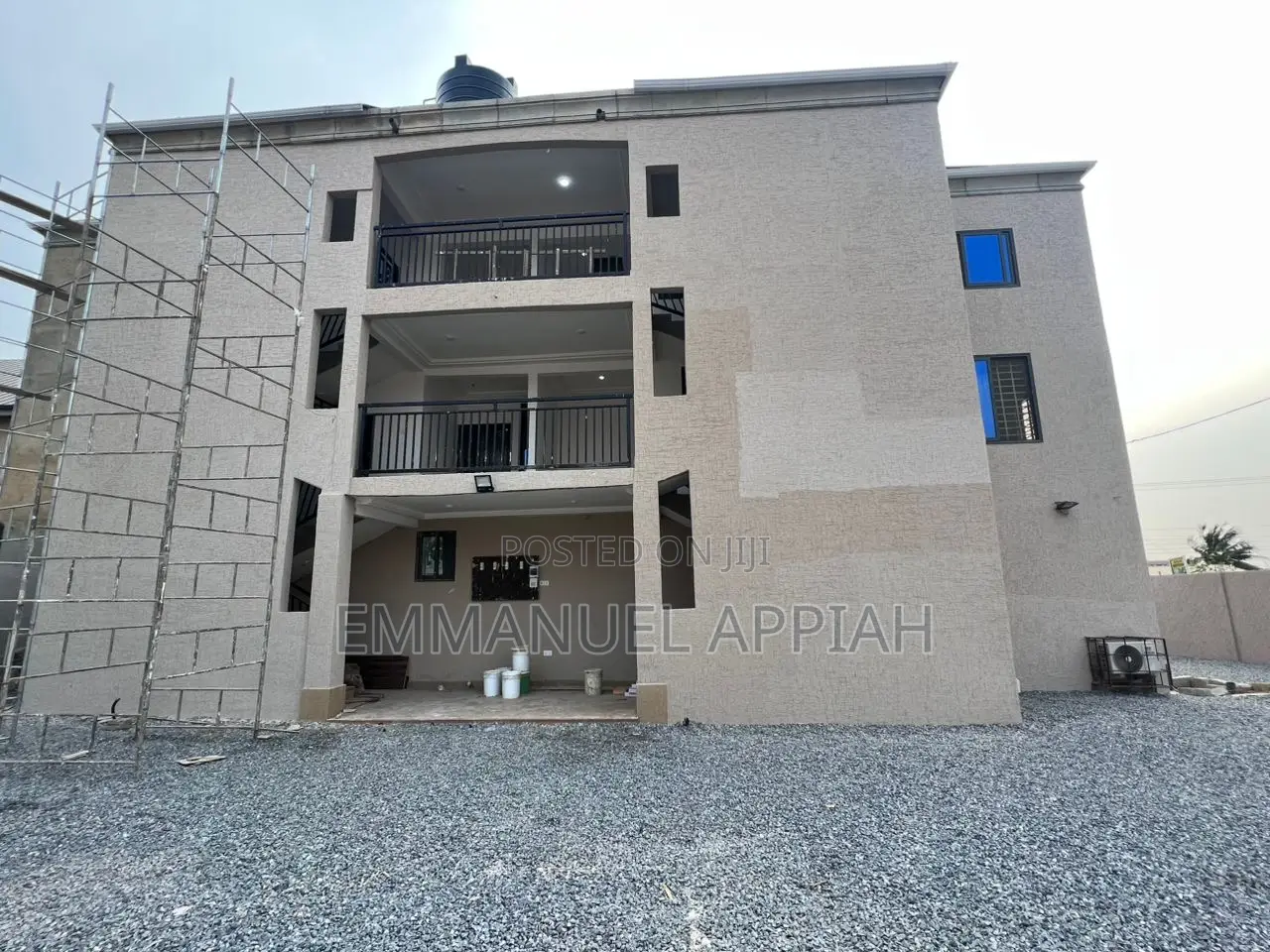 5 Stores and Apt for Sale at Ga Ablekuma Odumase