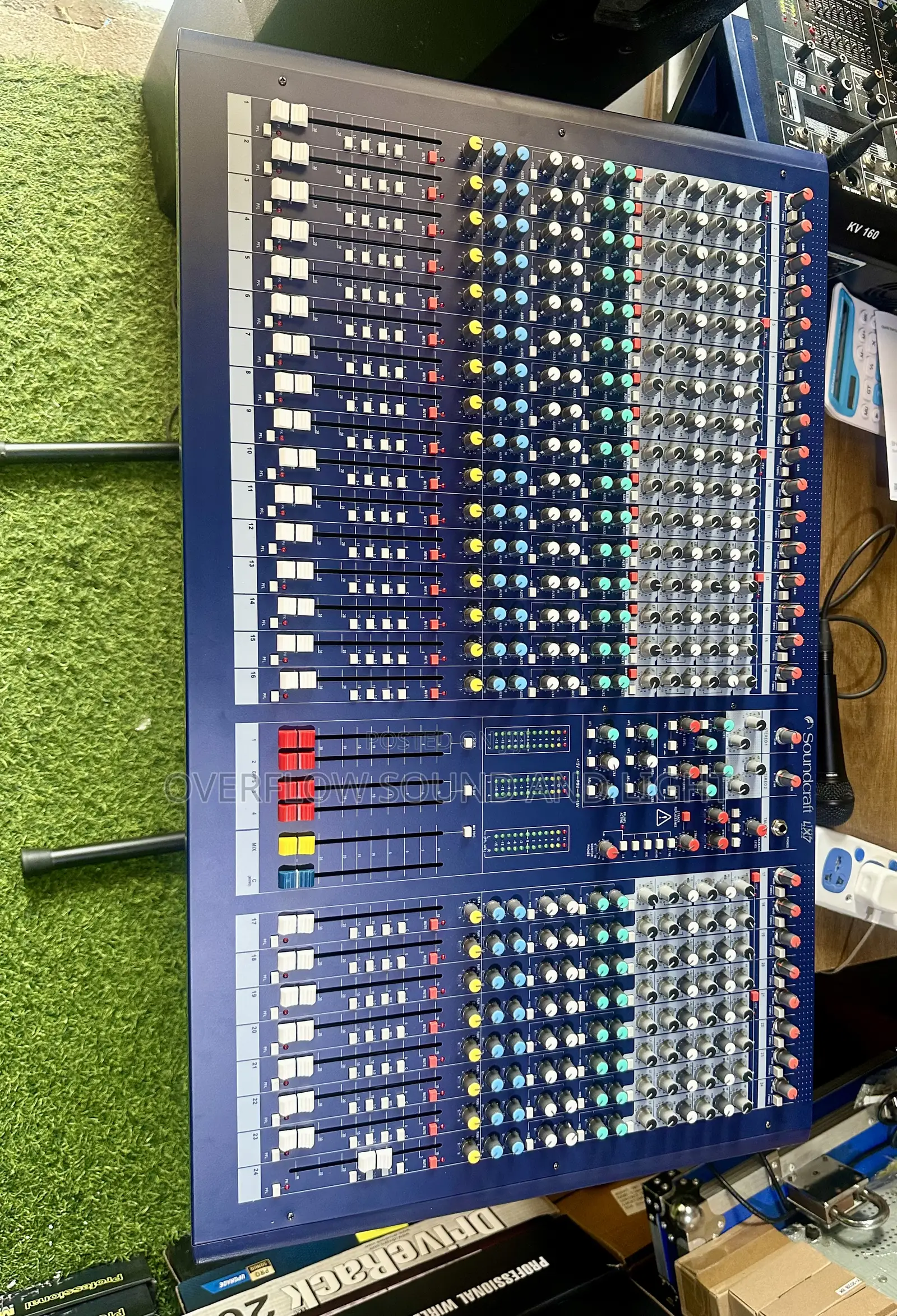 Soundcraft Lx7ii 24-Channel Analog Mixing Console