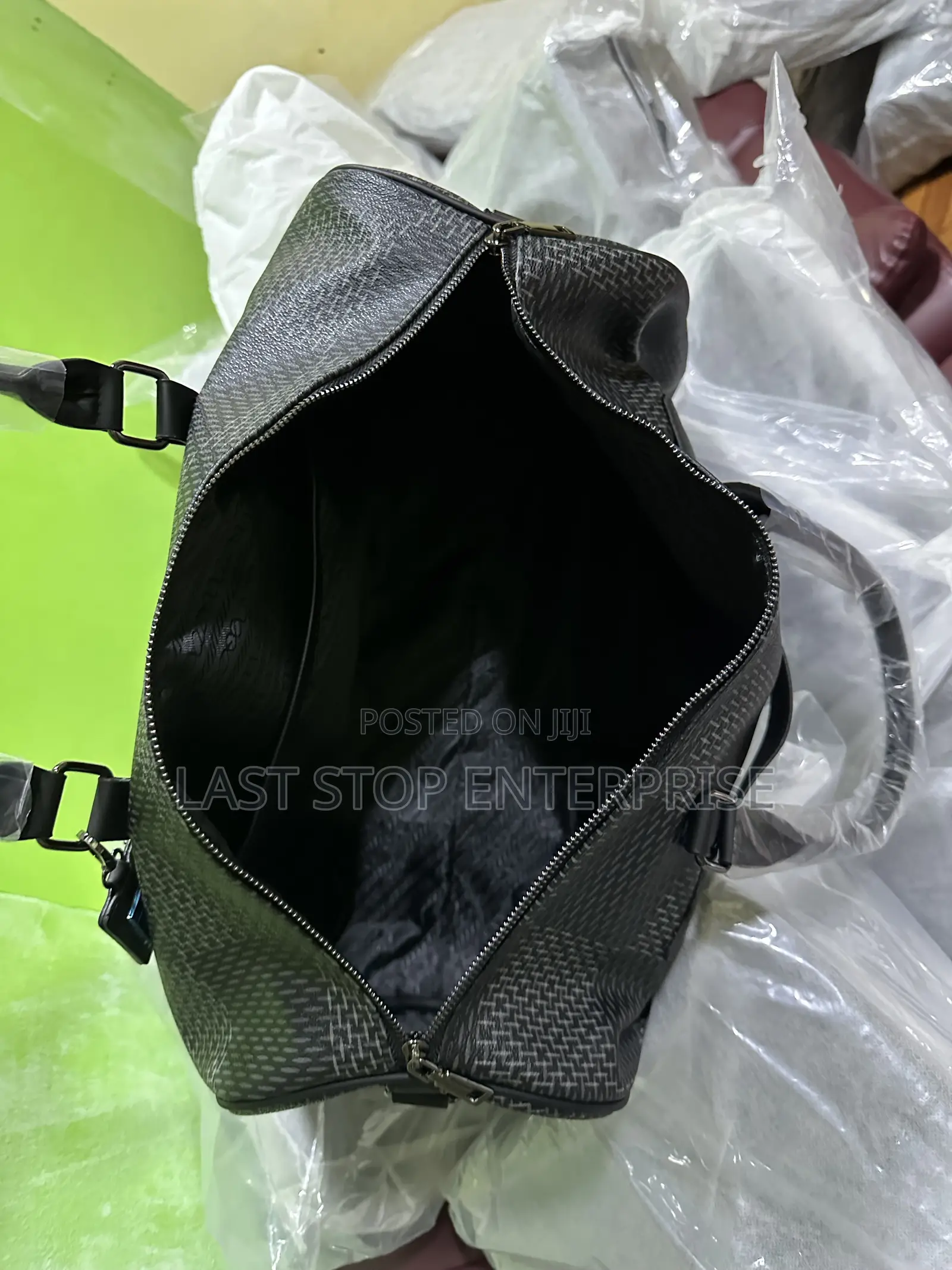 Quality and Classic Traveling Bag