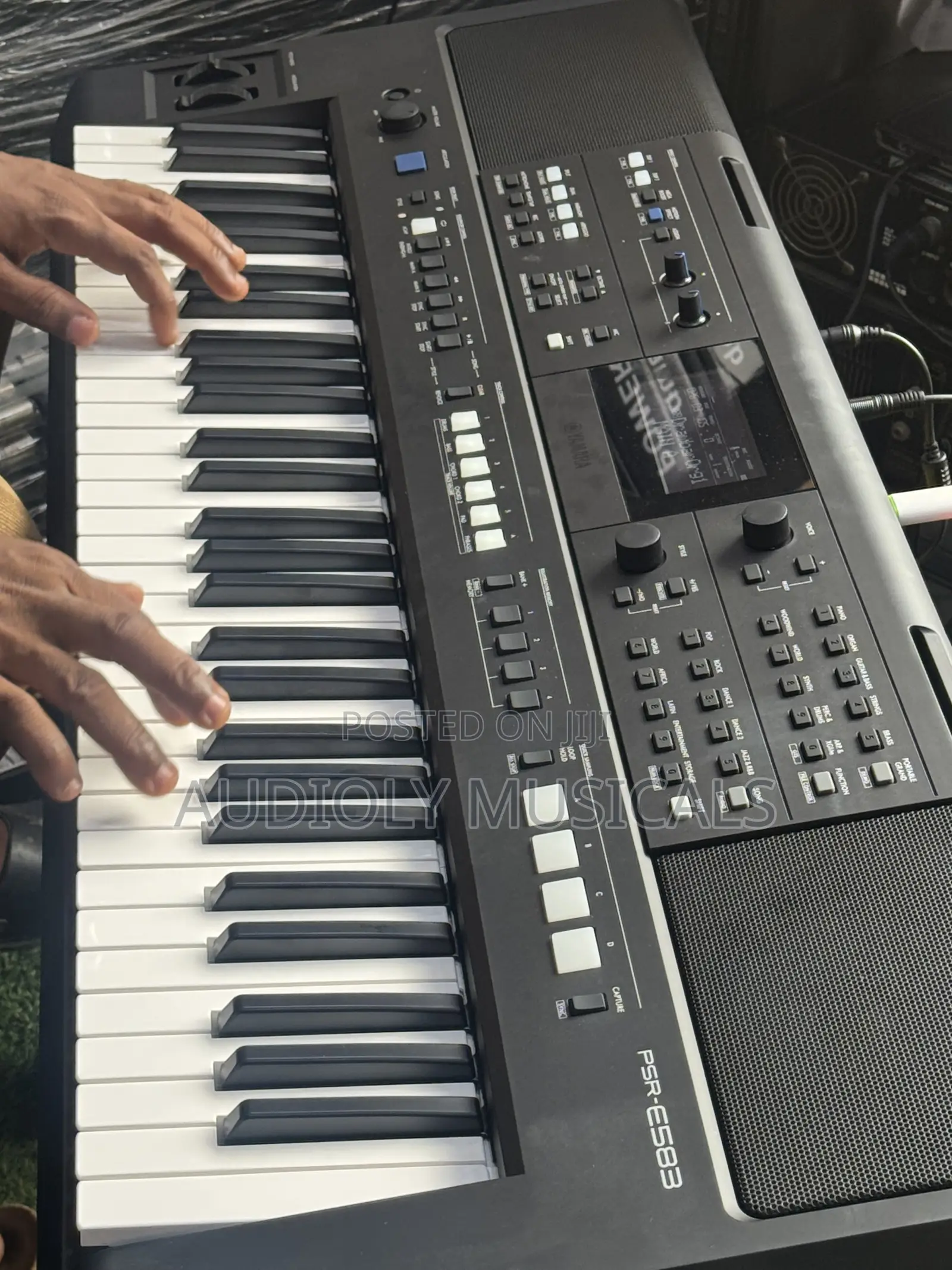 Yamaha PSR E” 583 New Edition Keyboard