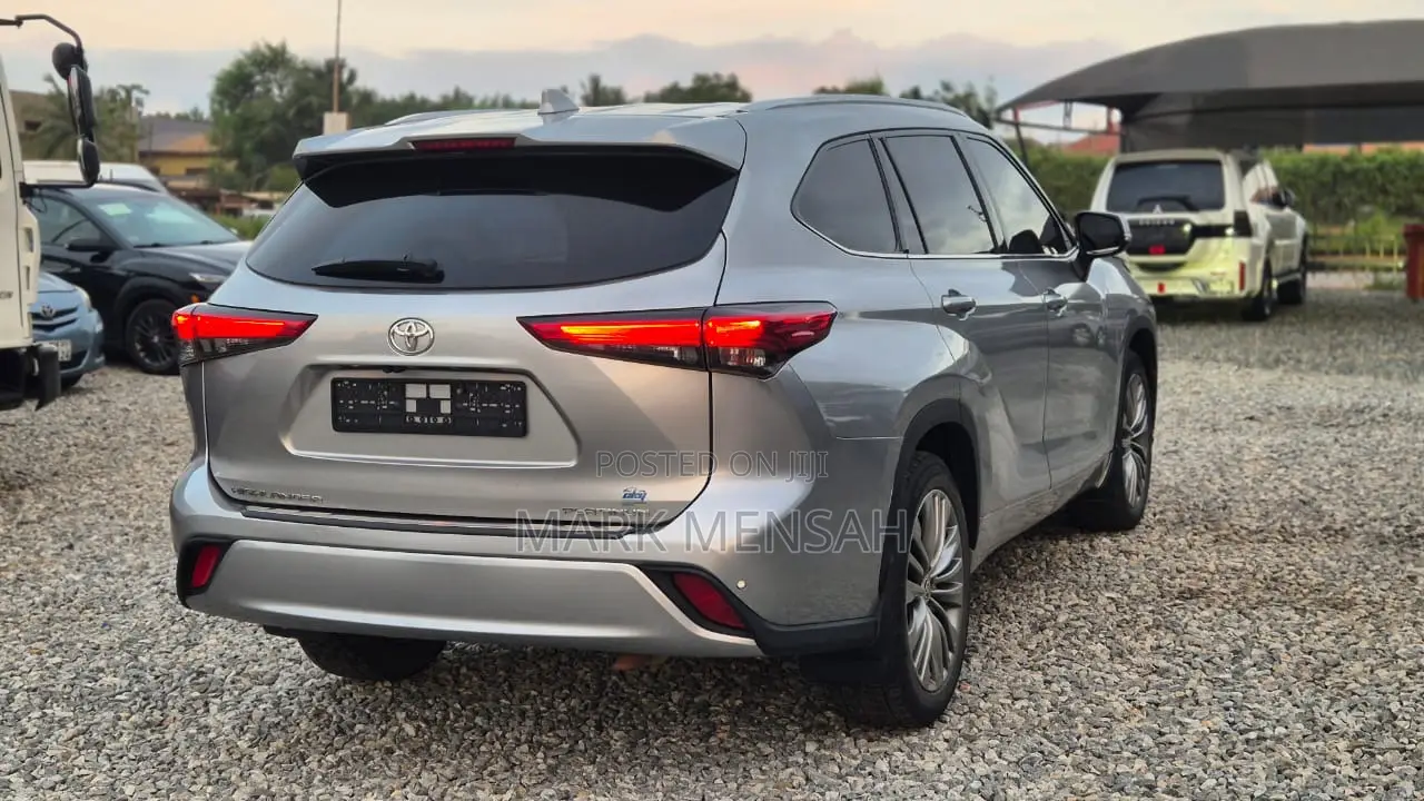 Toyota Highlander Platinum 2021 Silver
