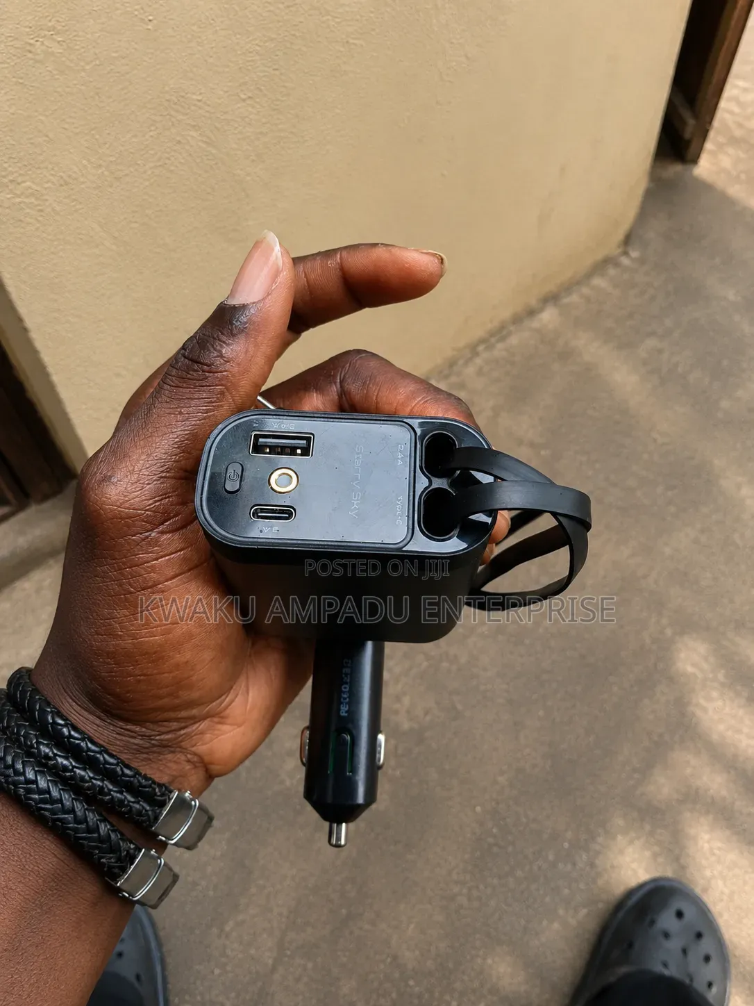 4-in-1 Fast Car Charger With Retractable Cable and Led Starlight