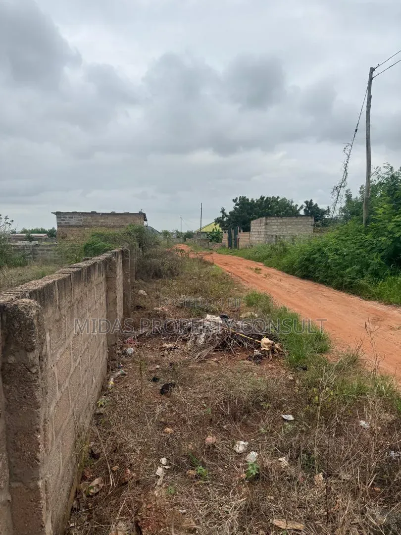 70x100ft Land With a Footing for Sale at Amrahia