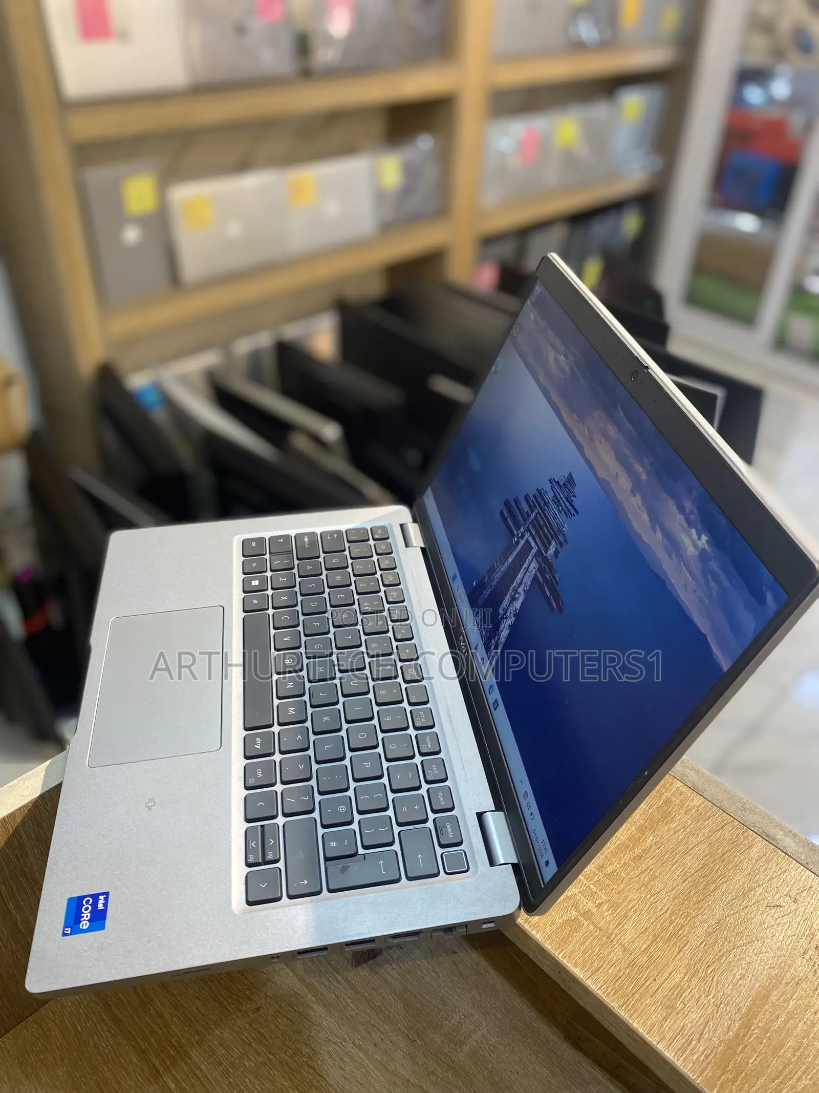 Laptop Dell Latitude 5320 16GB Intel Core i7 SSD 256GB