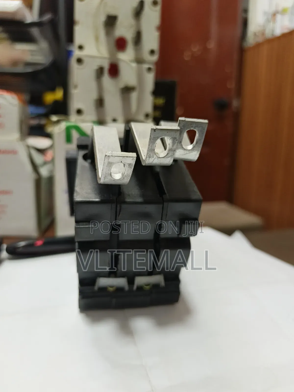 Eaton 100a 3-Pole Main Switch Isolator With a Prominent Red Toggling