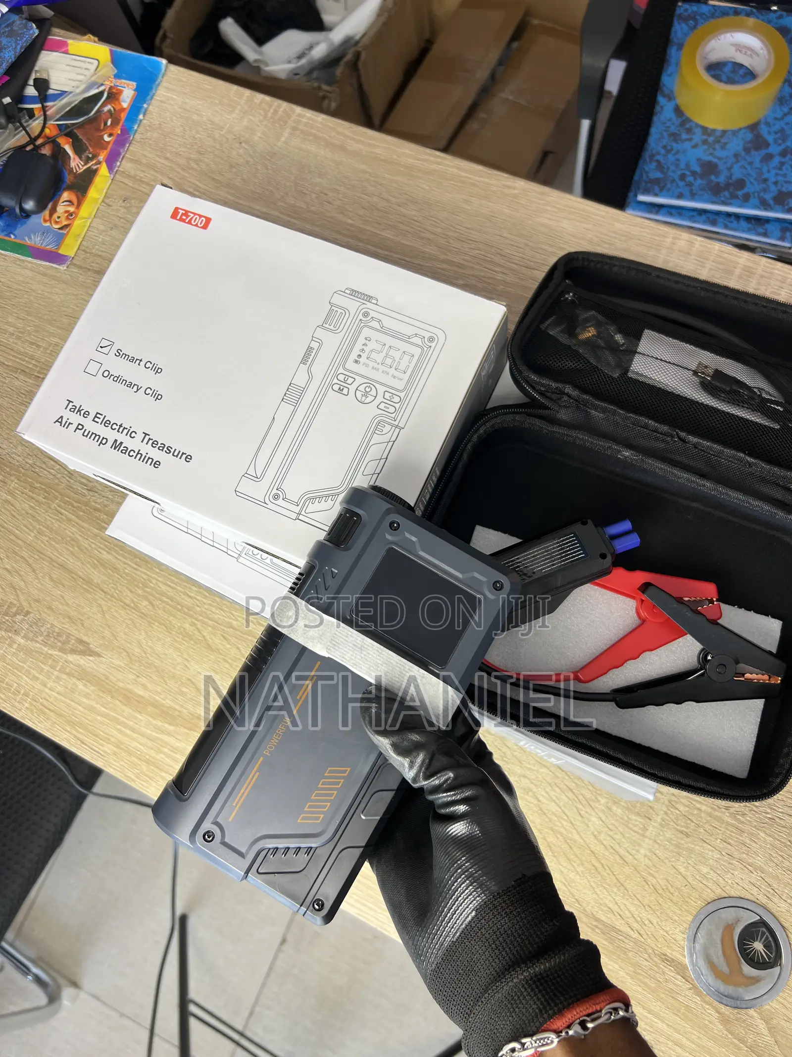 T-700 4-in-1 Portable Car Jump Starter Tyre Inflator 