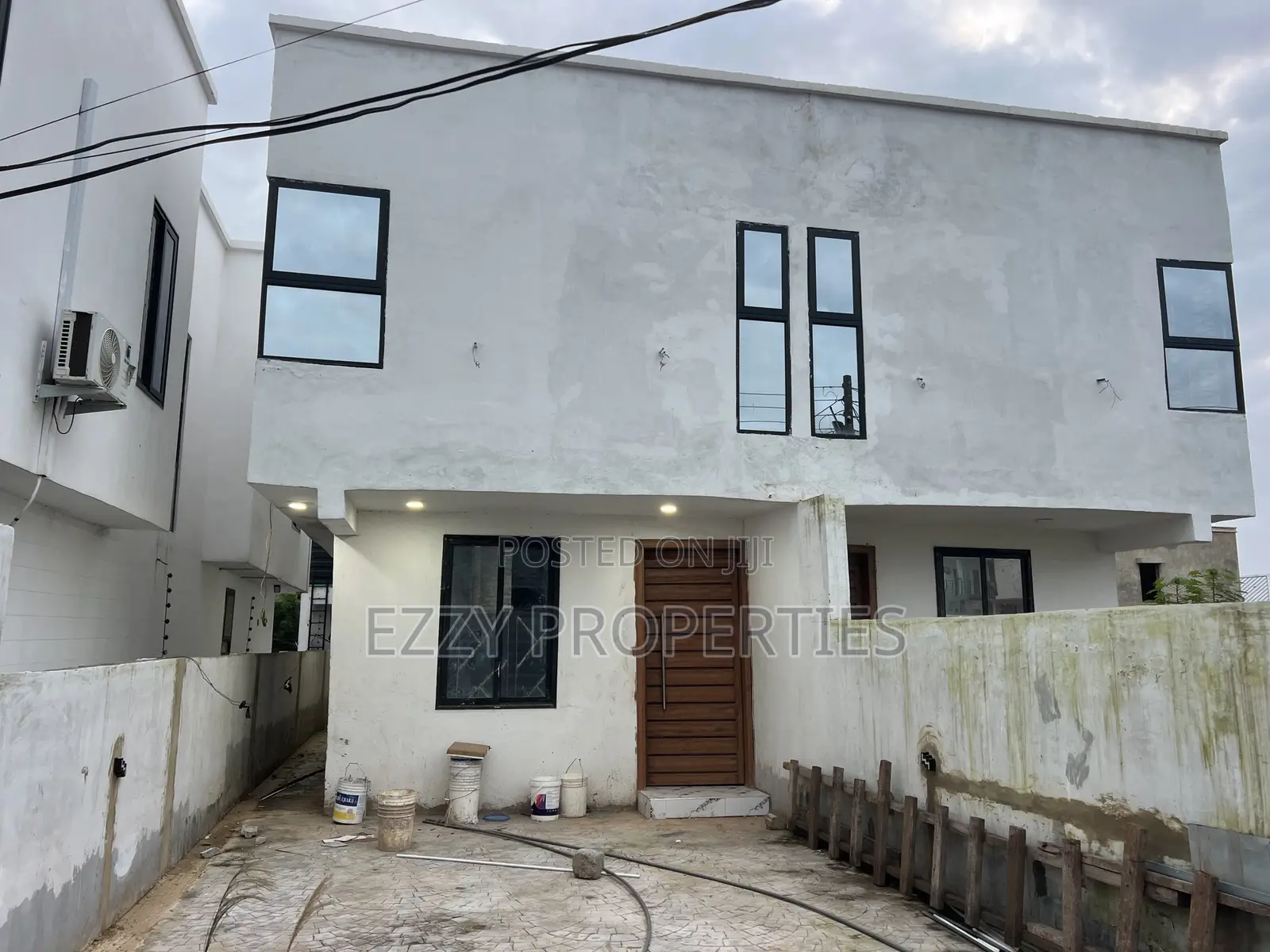 3bdrm Duplex in East Legon Hills for sale