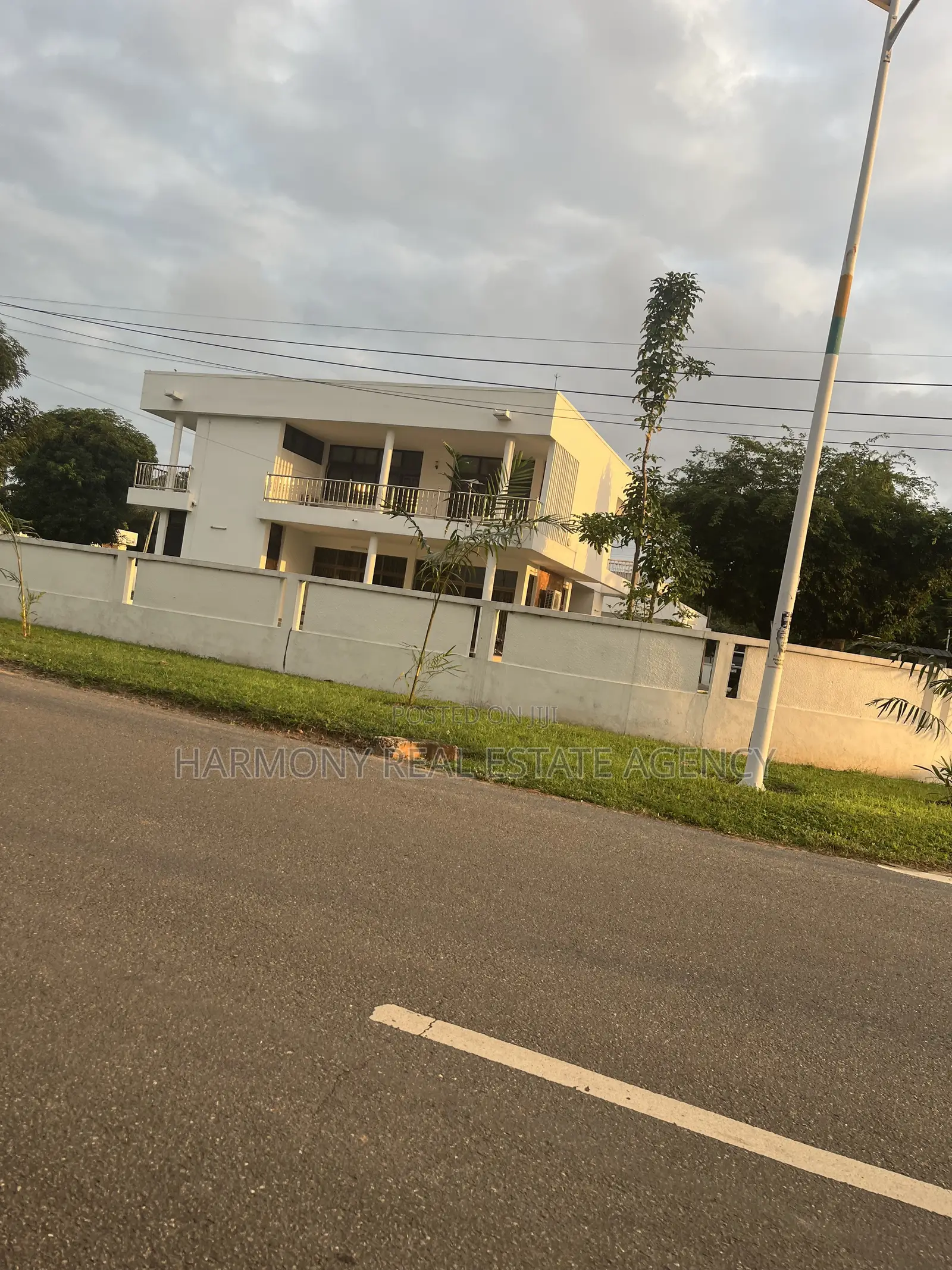 16bdrm House in Airport Residential Area for rent