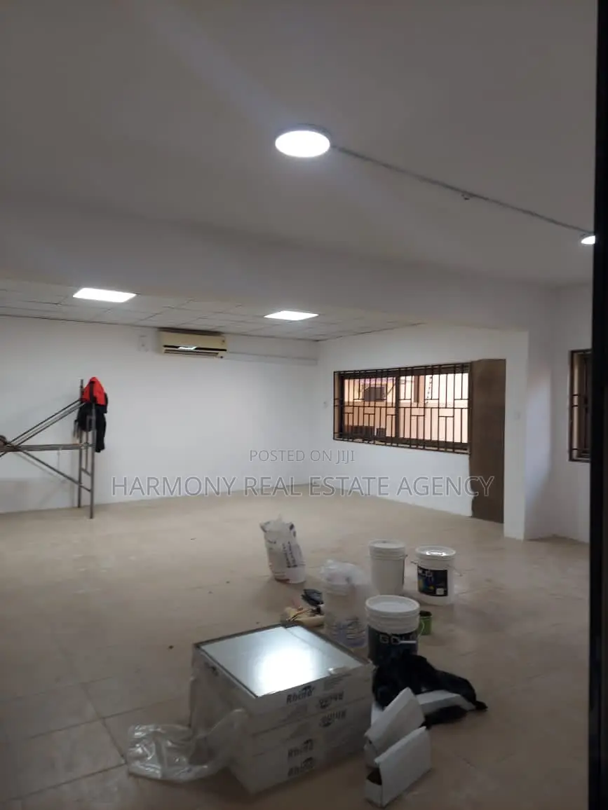 16bdrm House in Airport Residential Area for rent