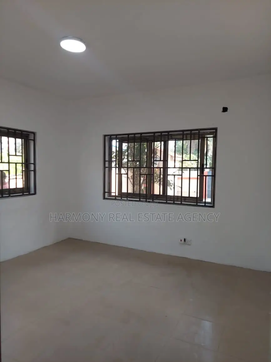 16bdrm House in Airport Residential Area for rent