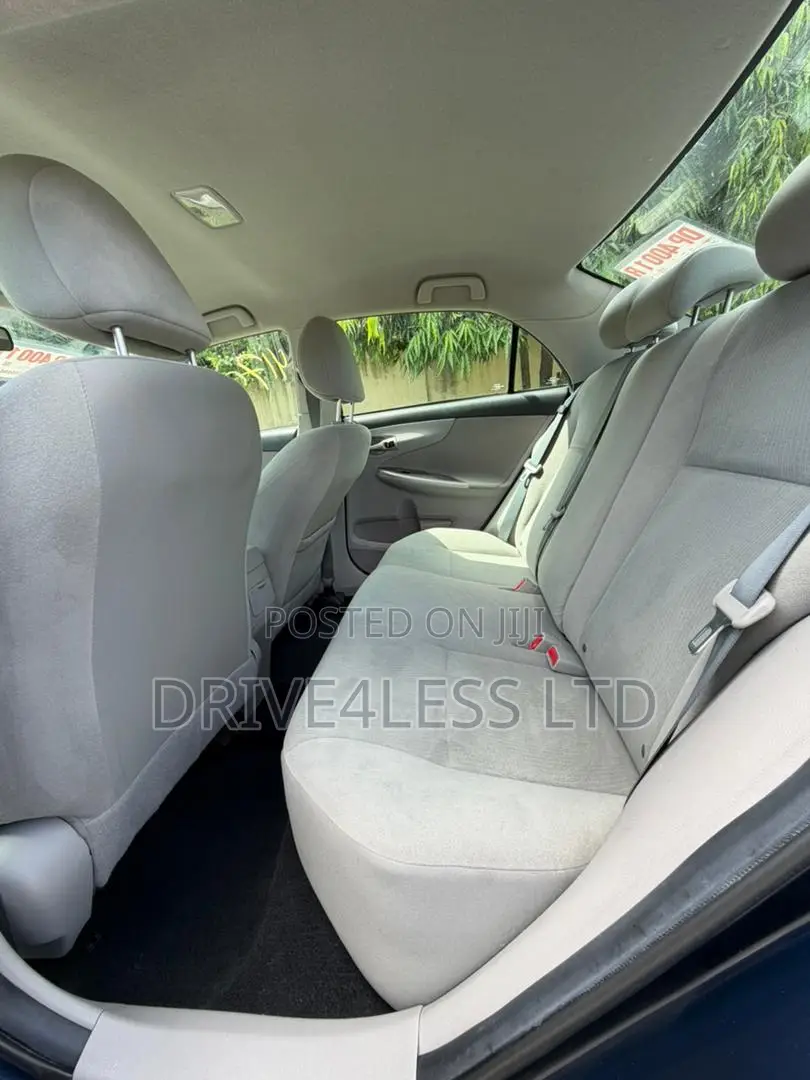 Toyota Corolla LE 4dr Sedan (1.8L 4cyl 4A) 2013 Blue