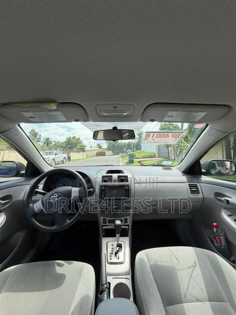 Toyota Corolla LE 4dr Sedan (1.8L 4cyl 4A) 2013 Blue