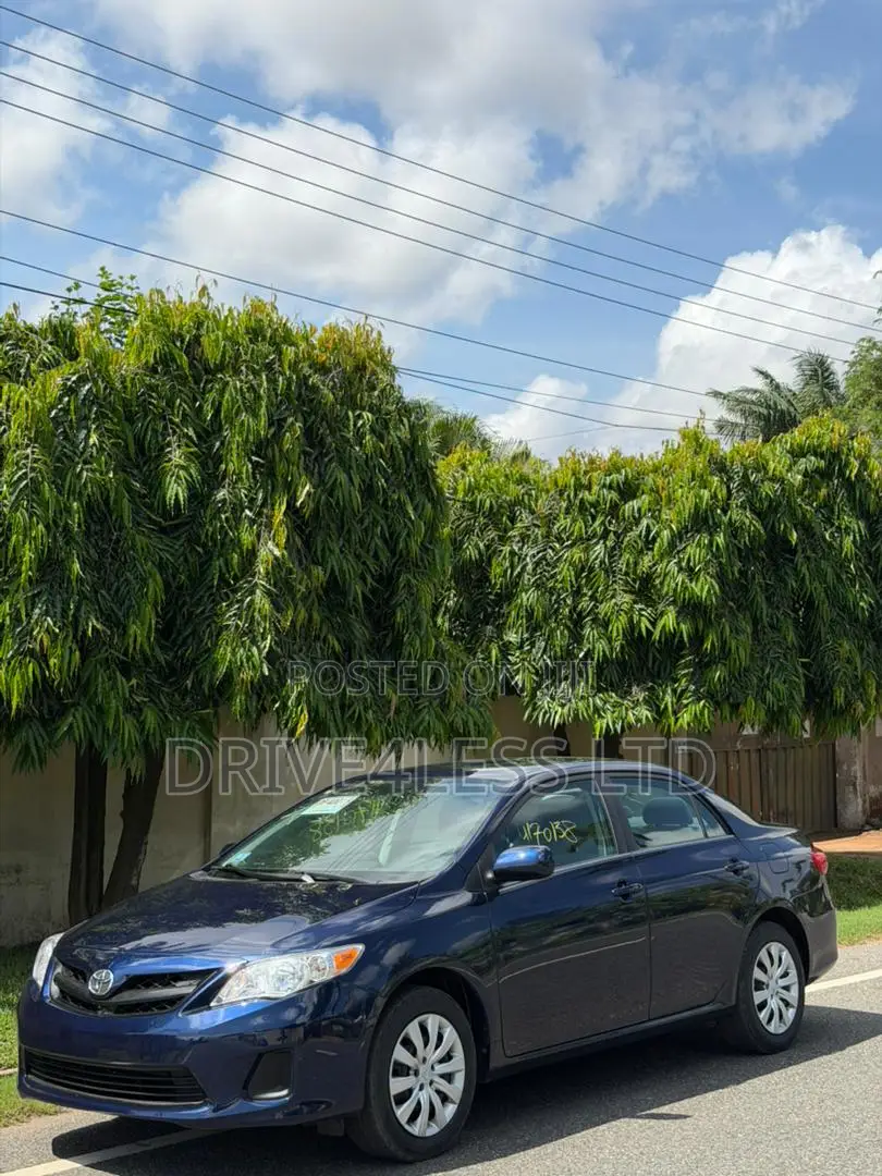 Toyota Corolla LE 4dr Sedan (1.8L 4cyl 4A) 2013 Blue