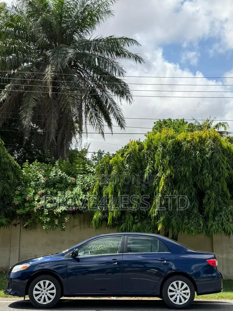 Toyota Corolla LE 4dr Sedan (1.8L 4cyl 4A) 2013 Blue