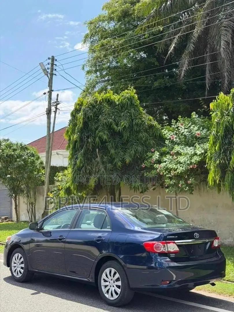 Toyota Corolla LE 4dr Sedan (1.8L 4cyl 4A) 2013 Blue