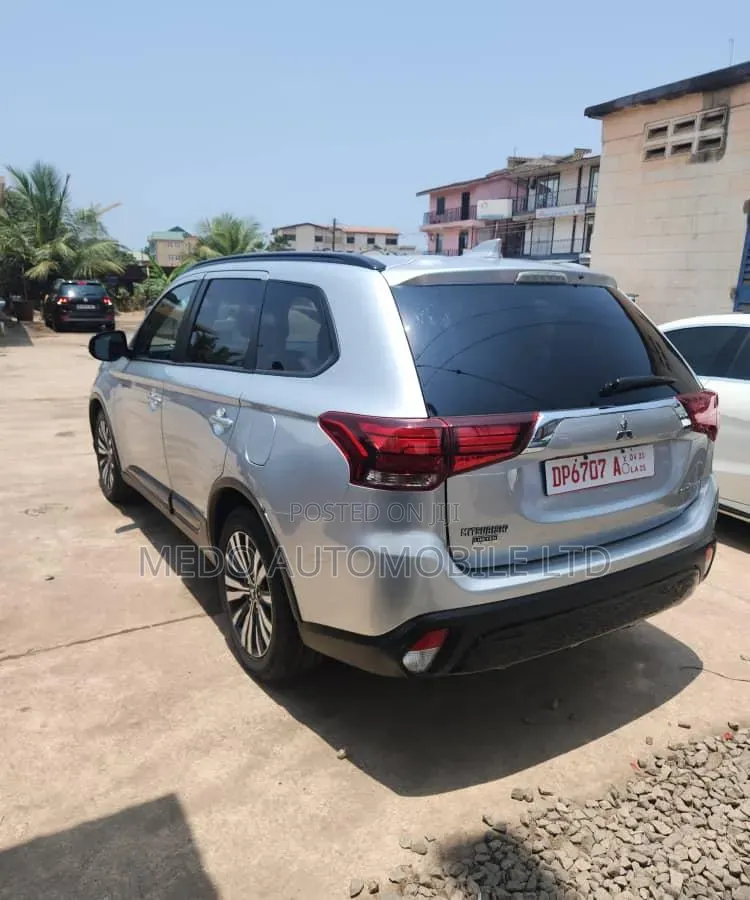 Mitsubishi Outlander 2019 Silver