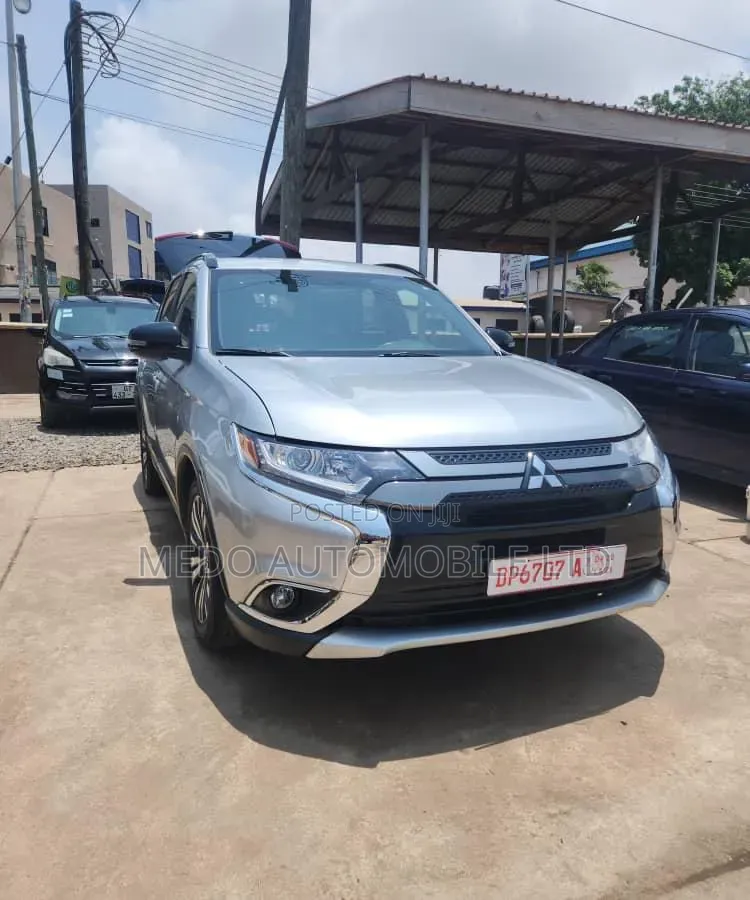 Mitsubishi Outlander 2019 Silver