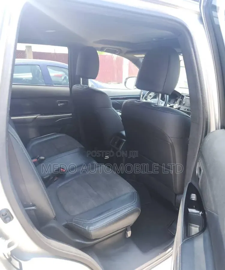 Mitsubishi Outlander 2019 Silver