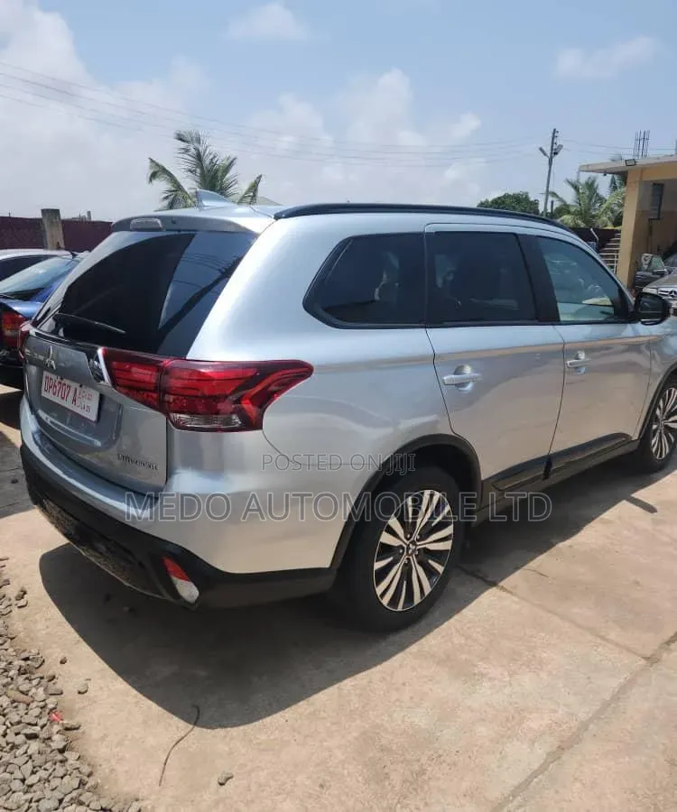 Mitsubishi Outlander 2019 Silver