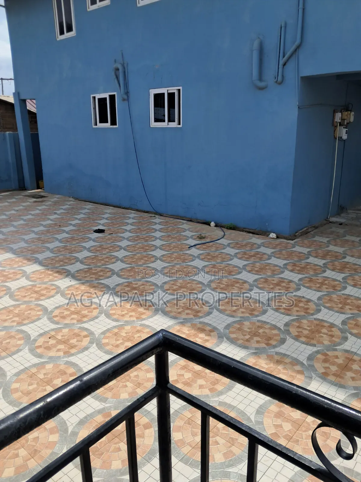 6bdrm House in Sapeiman, Amasaman for sale