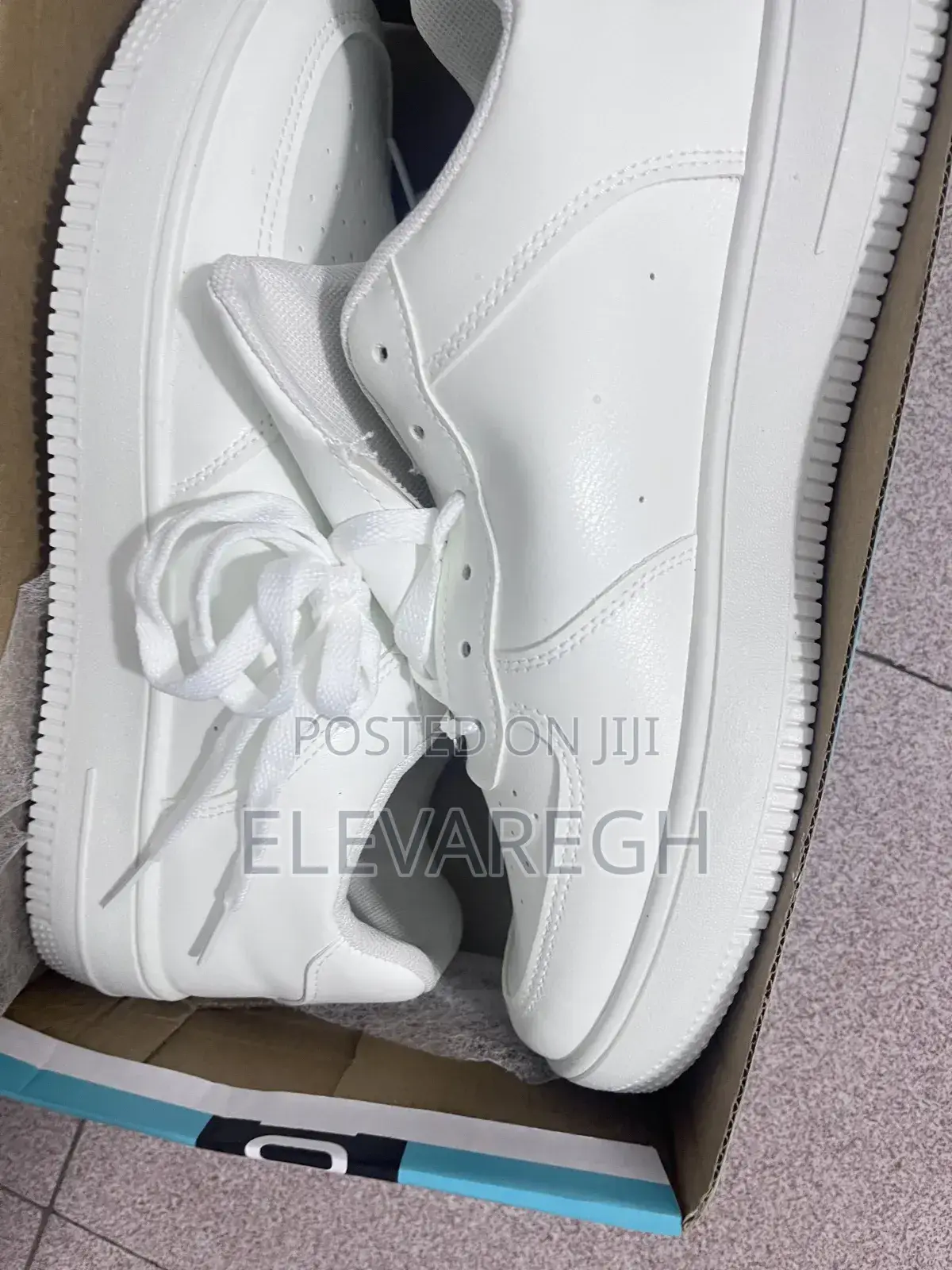 Sneakers in White Black (40,41,42,43,44)