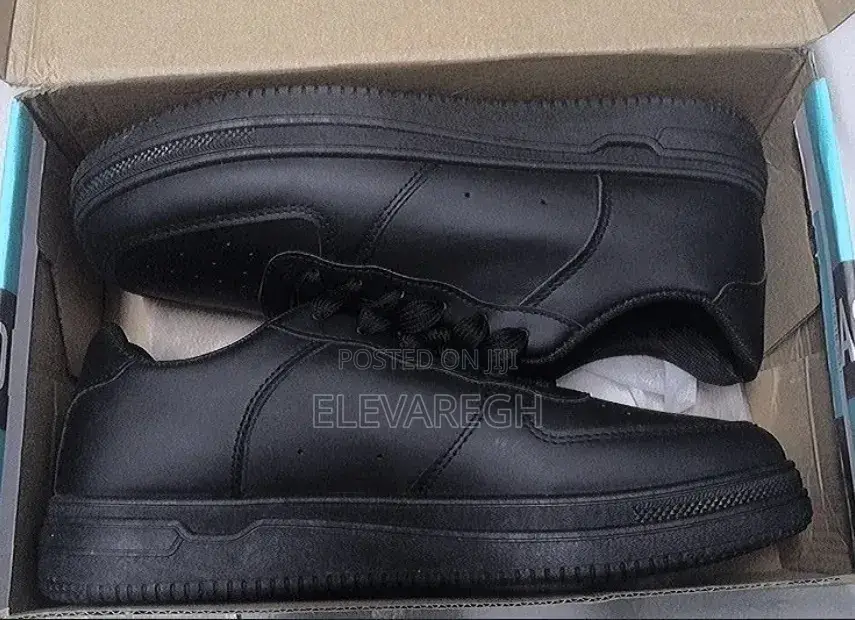 Sneakers in White Black (40,41,42,43,44)