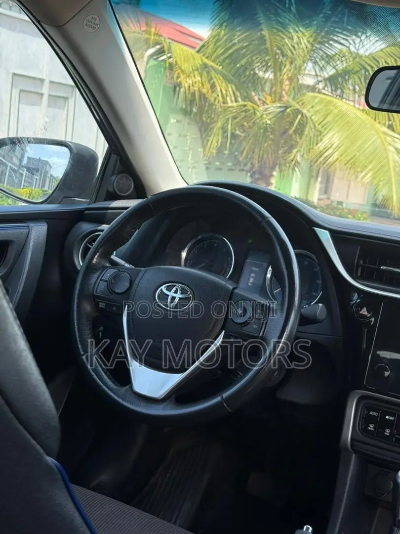 Toyota Corolla SE 4dr Sedan (1.8L 4cyl CVT) 2017 Gray