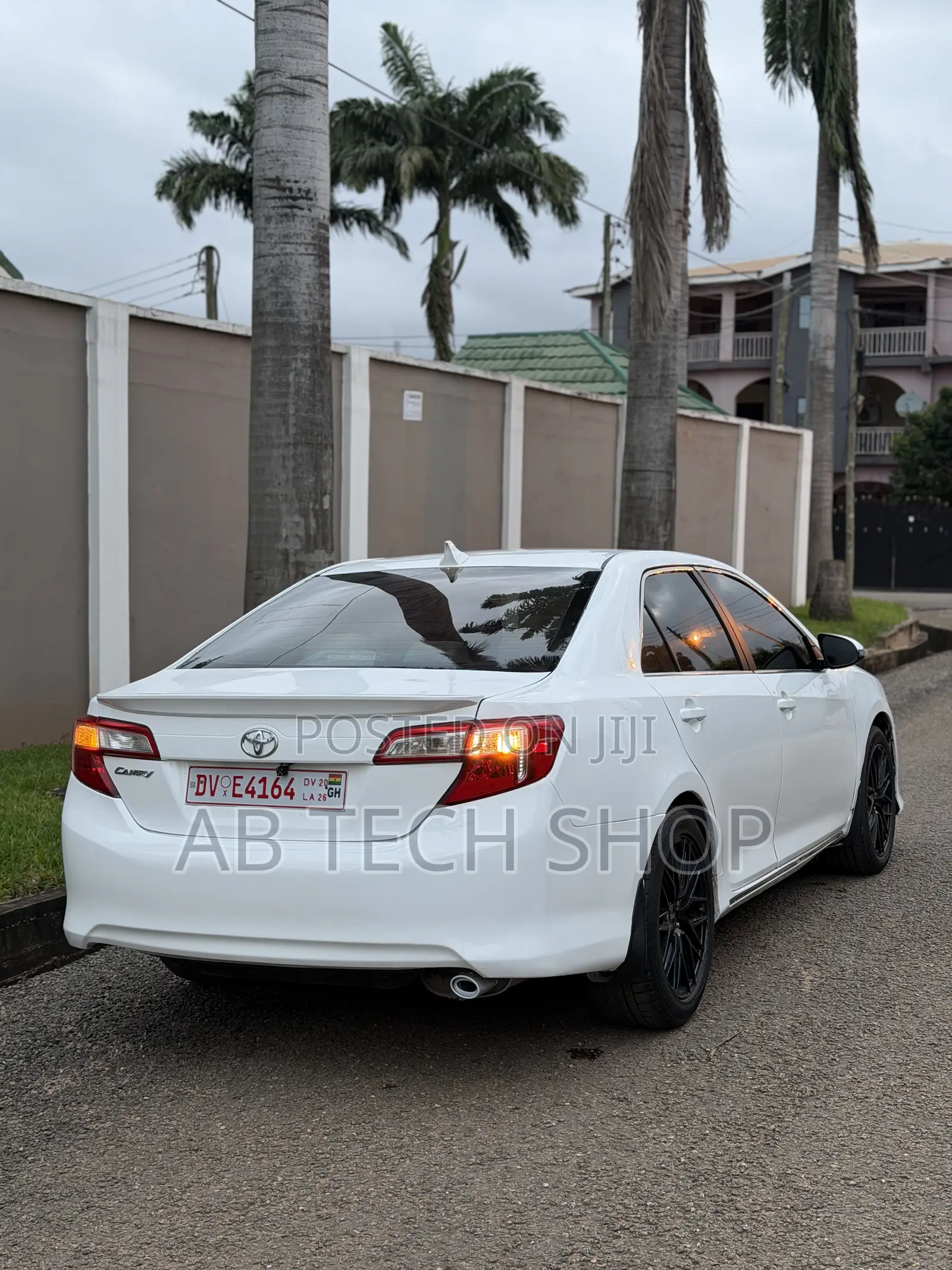 Toyota Camry SE Sport 4dr Sedan (2.5L 4cyl 6A) 2014 White
