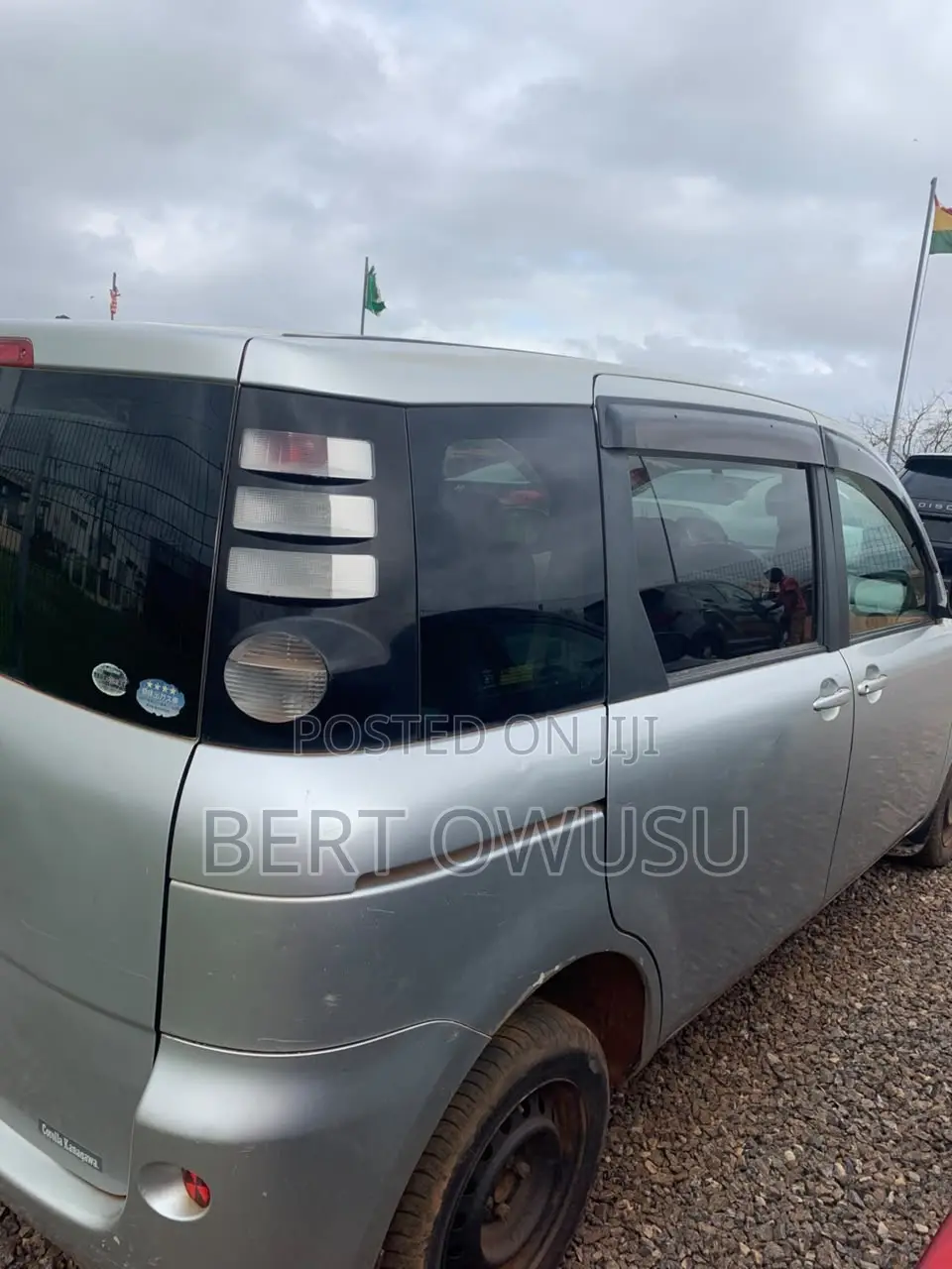 Toyota Sienta 2012 Silver