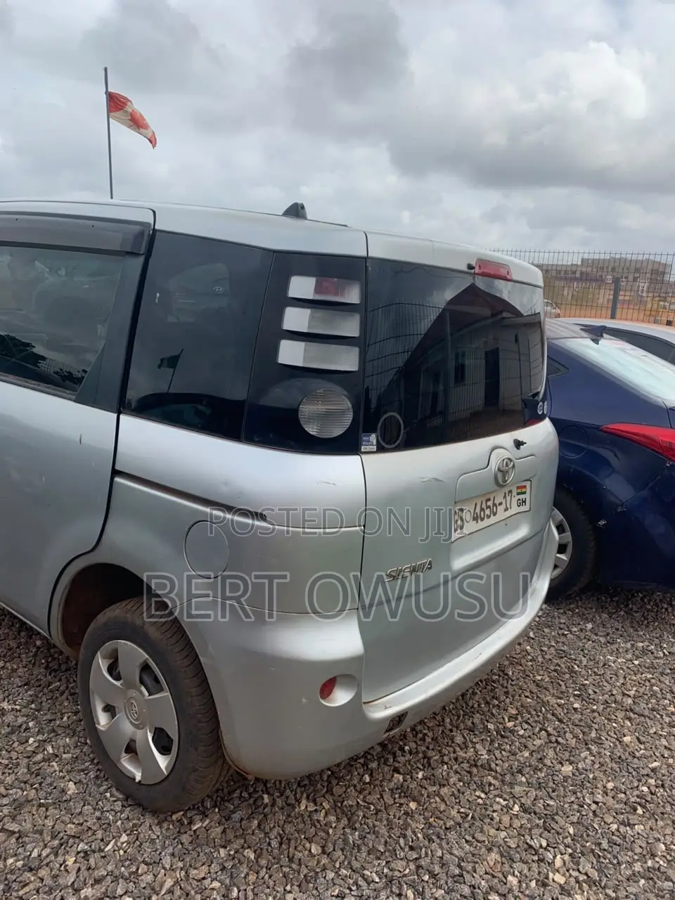 Toyota Sienta 2012 Silver