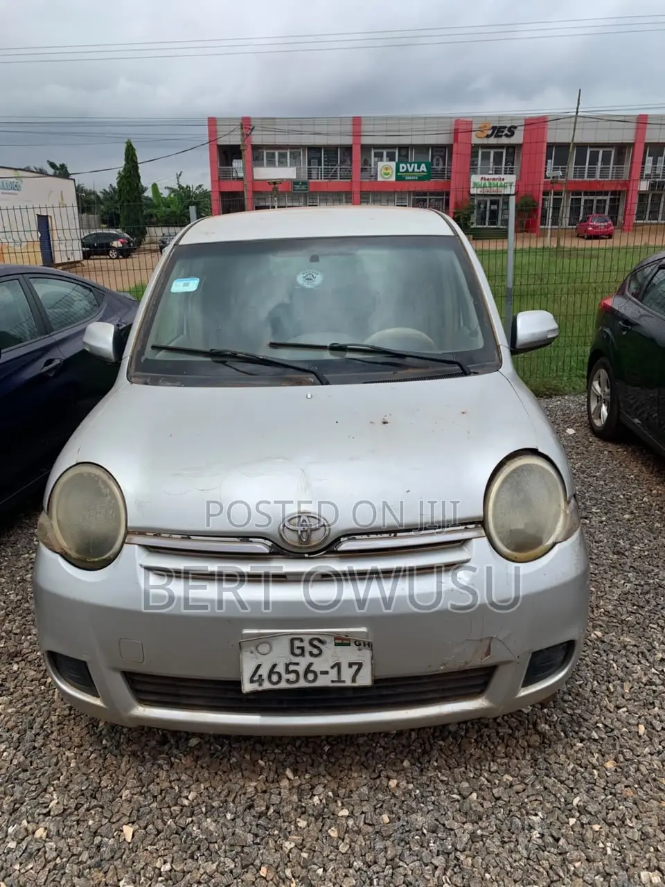 Toyota Sienta 2012 Silver