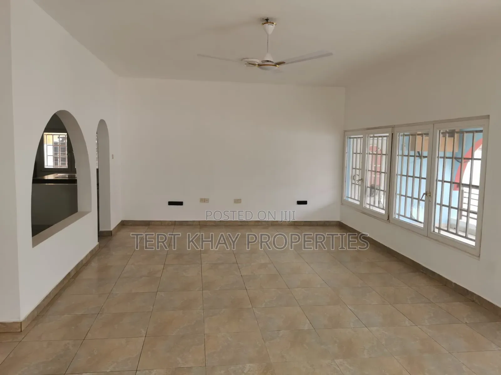 3bdrm Apartment in Rowi, Frafraha for rent