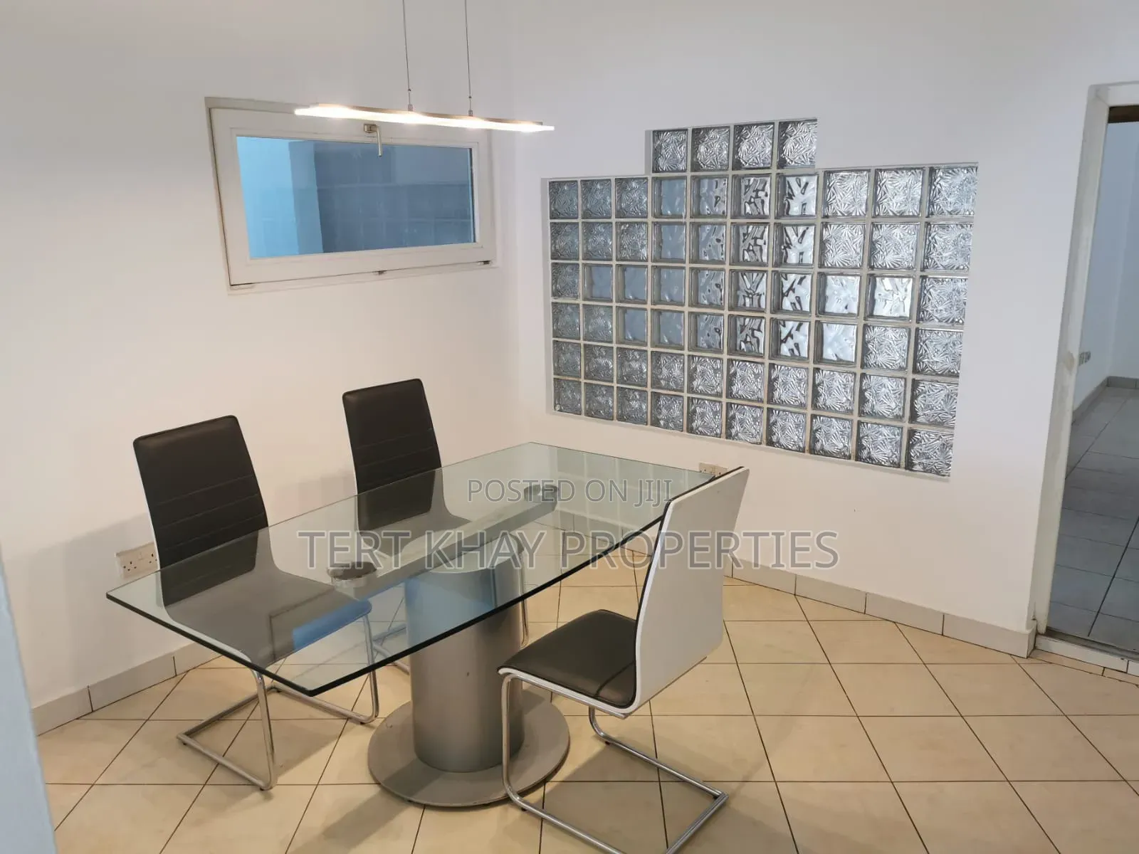 3bdrm Apartment in Rowi, Frafraha for rent