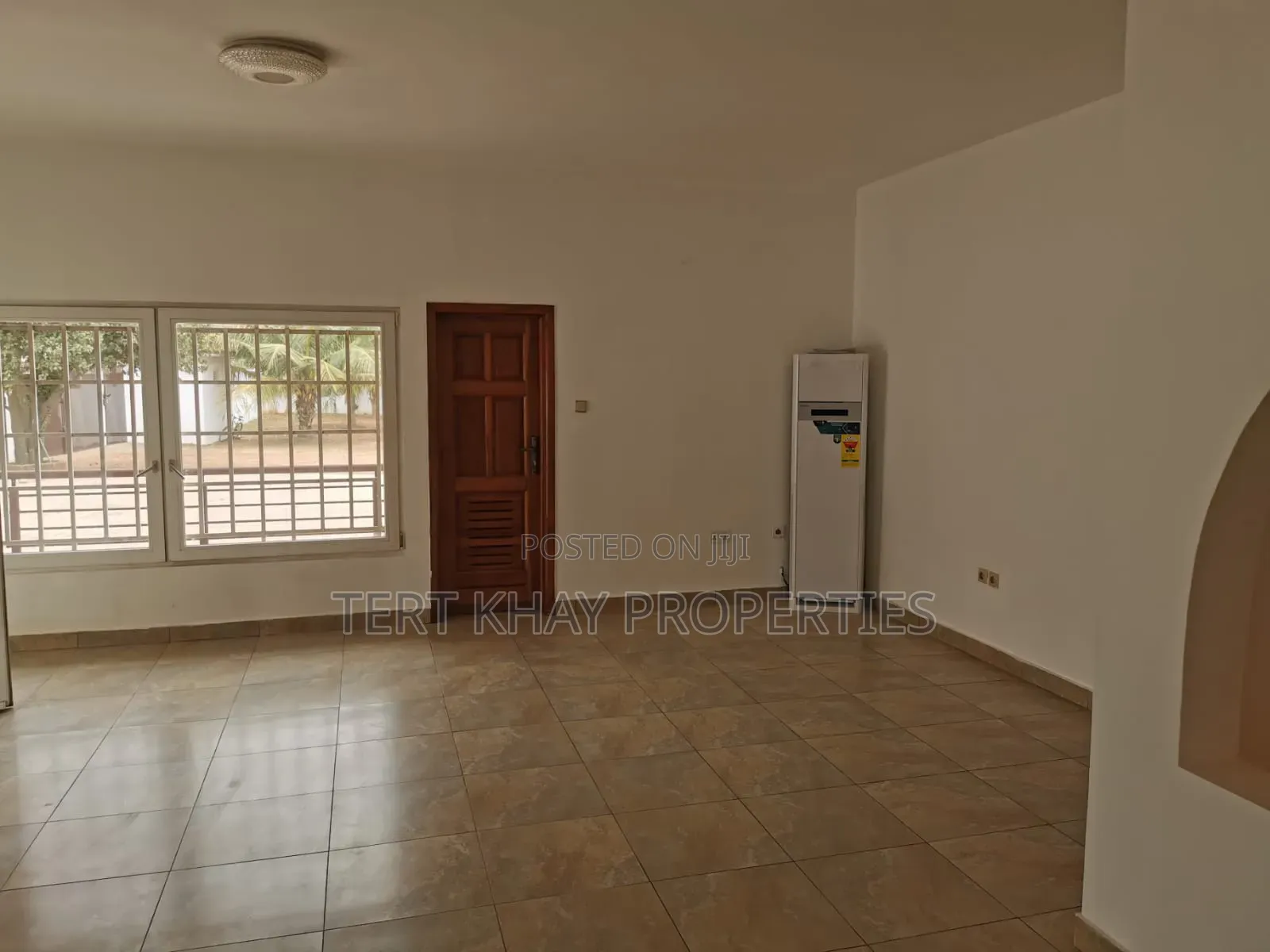 3bdrm Apartment in Rowi, Frafraha for rent