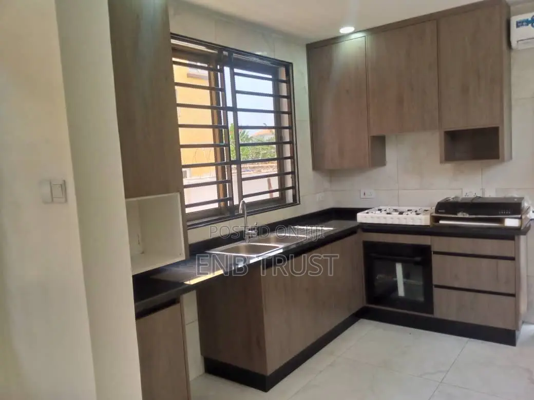 2bdrm Townhouse / Terrace in Cantonments, US Embassy Area for rent