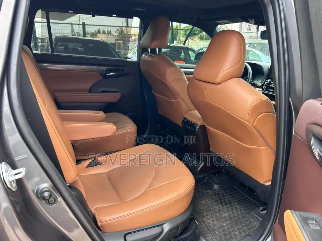 Toyota Highlander 2022 Gray