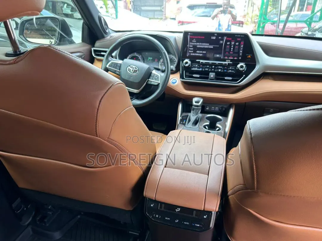 Toyota Highlander 2022 Gray