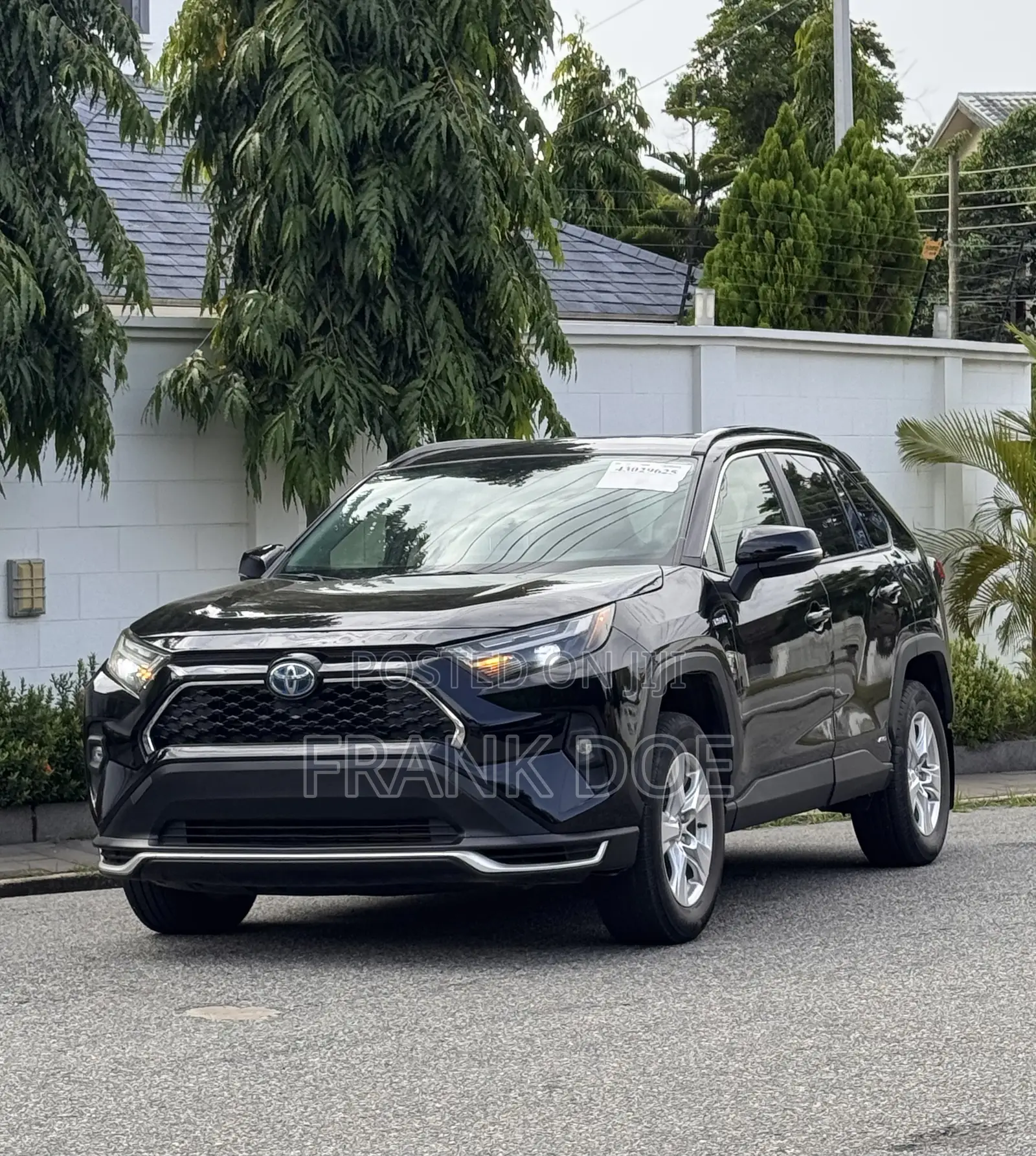 Toyota RAV4 Hybrid 2022 Blue
