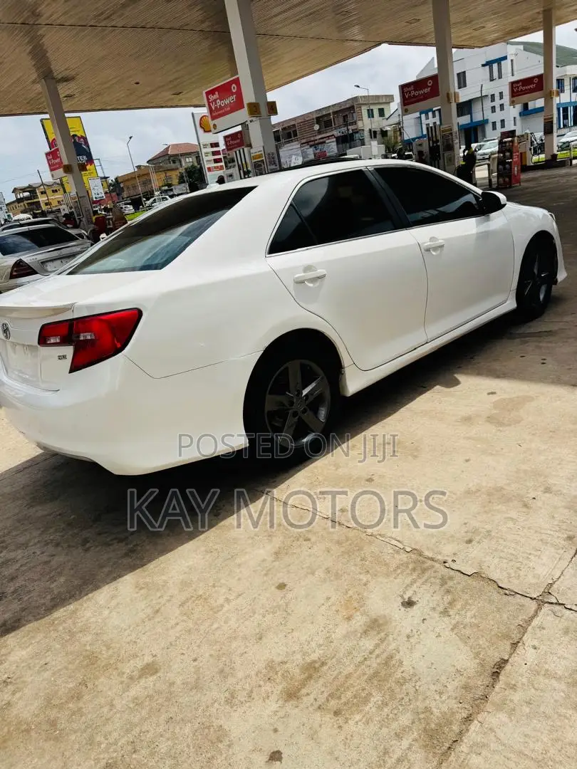 Toyota Camry SE 4dr Sedan (2.5L 4cyl 6A) 2014 White
