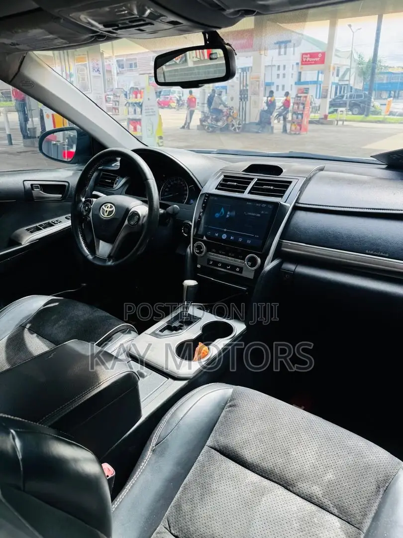 Toyota Camry SE 4dr Sedan (2.5L 4cyl 6A) 2014 White