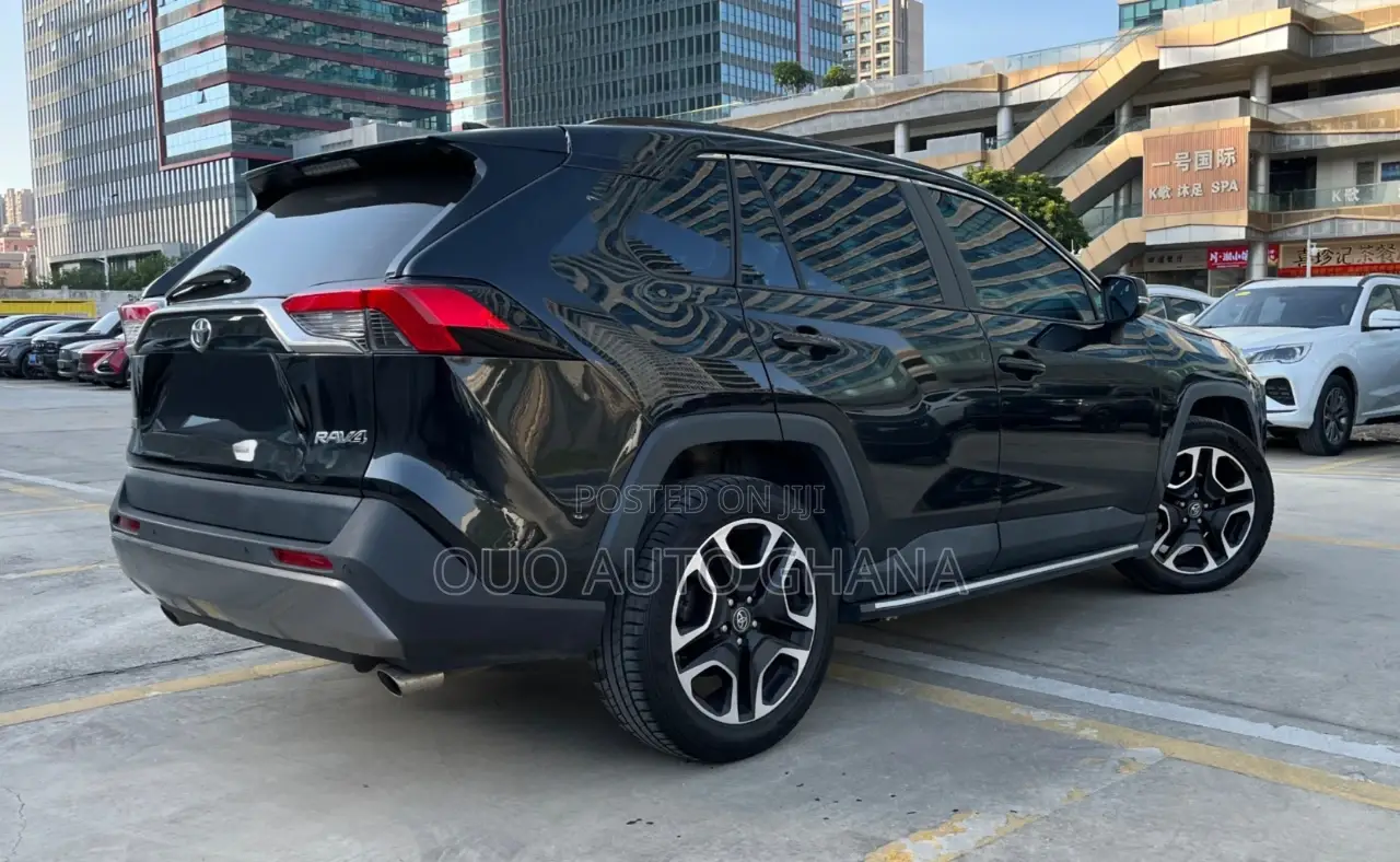 Toyota RAV4 LE 2021 Black