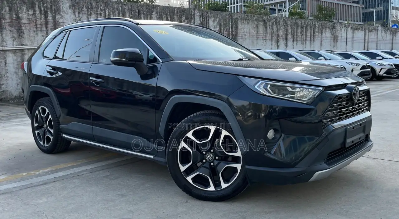 Toyota RAV4 LE 2021 Black
