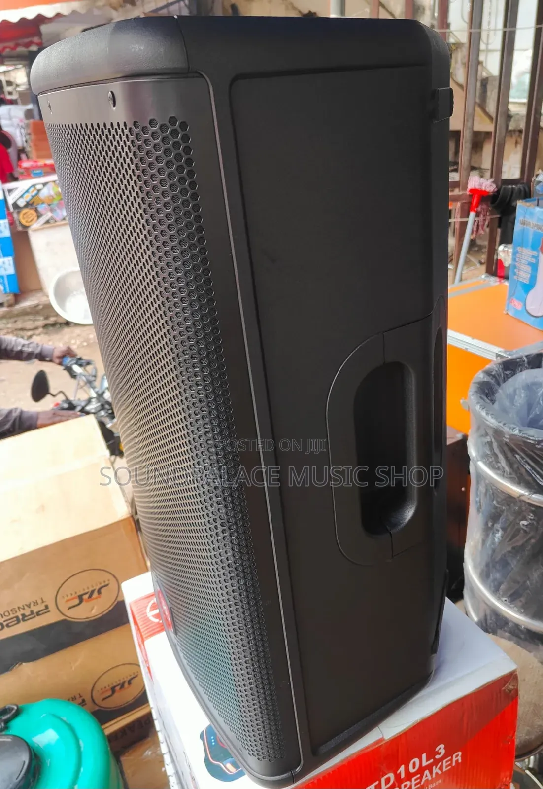 JBL Prx915, a Professional, Active Two-Way 15-Inch Pa Loudspeaker