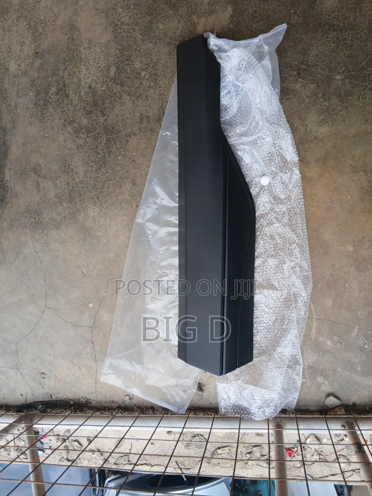 Nissan Rogue 2023 ,2024 ,2025 Back Door Moulding